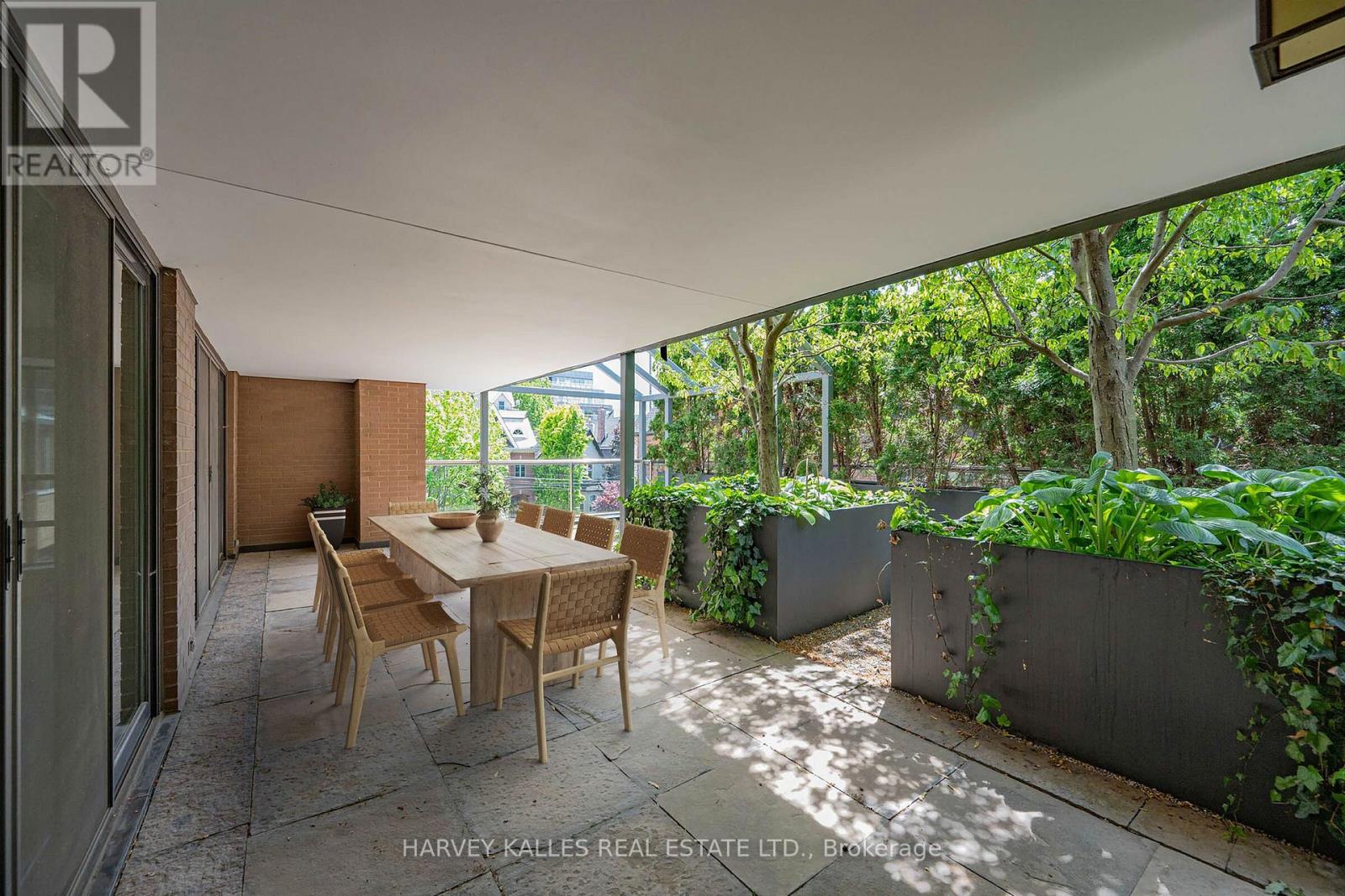 #310 4 LOWTHER AVENUE - 10