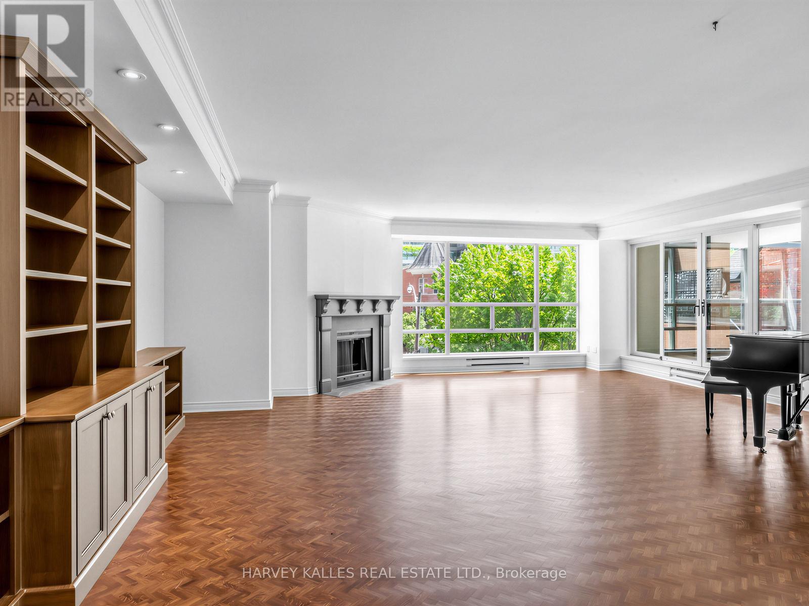 #310 4 LOWTHER AVENUE - 12