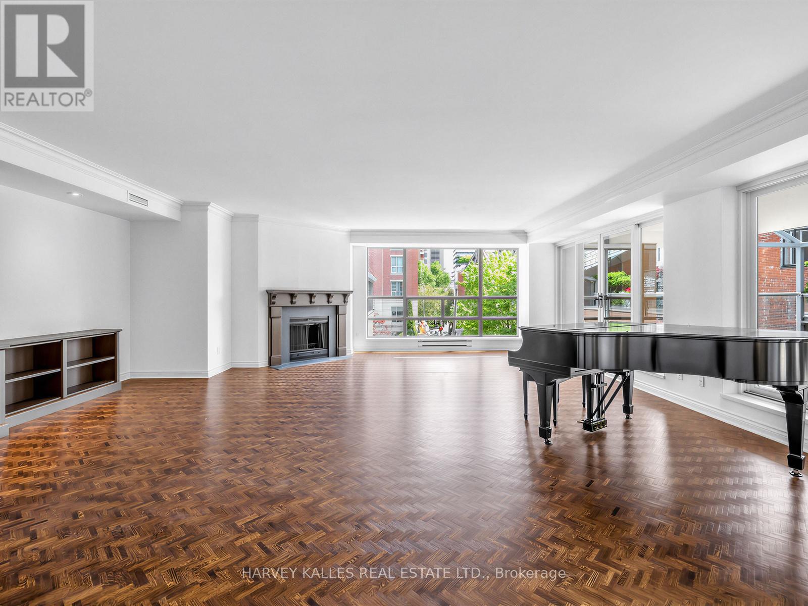 #310 4 LOWTHER AVENUE - 13