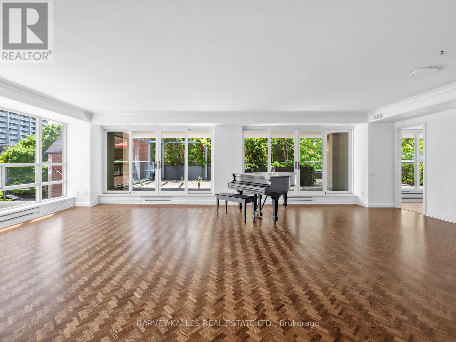 #310 4 LOWTHER AVENUE - 14