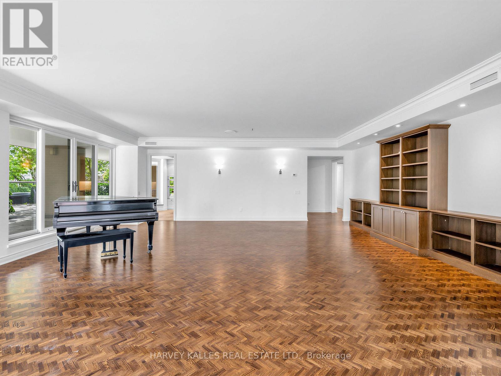 #310 4 LOWTHER AVENUE - 15