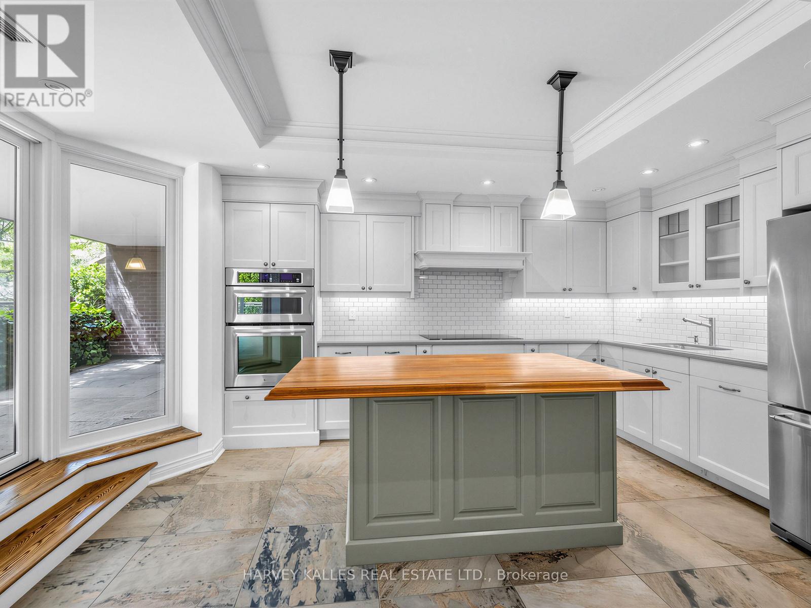 #310 4 LOWTHER AVENUE - 16