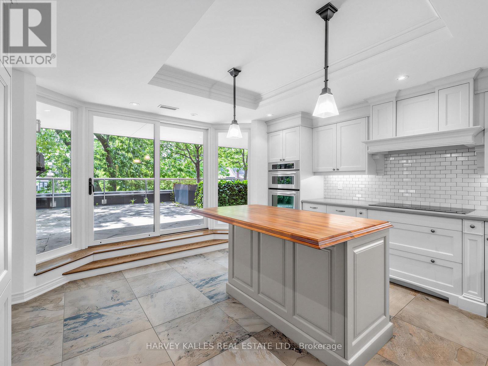 #310 4 LOWTHER AVENUE - 17