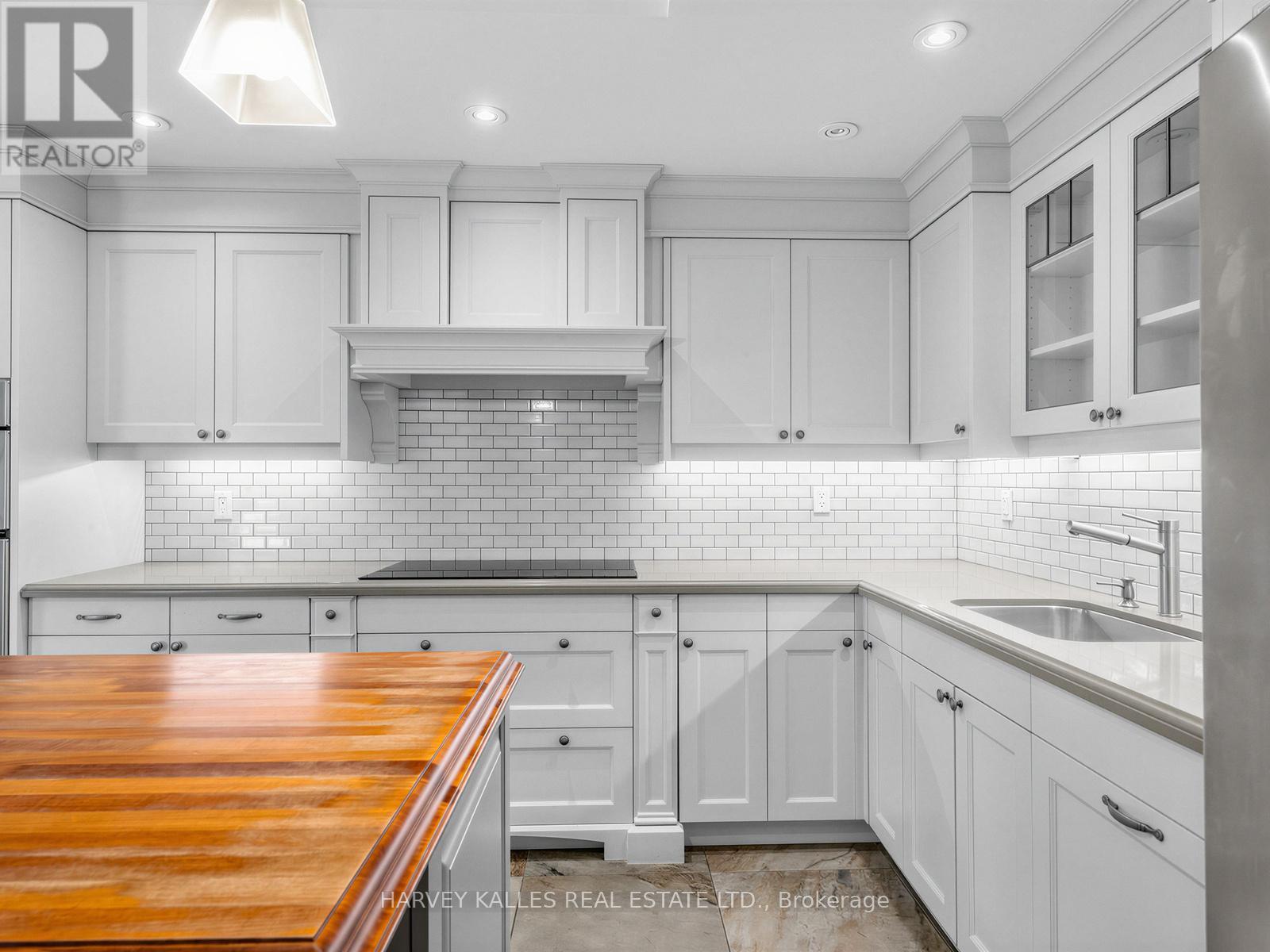 #310 4 LOWTHER AVENUE - 18