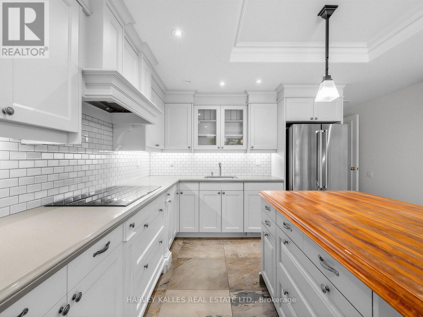 #310 4 LOWTHER AVENUE - 19
