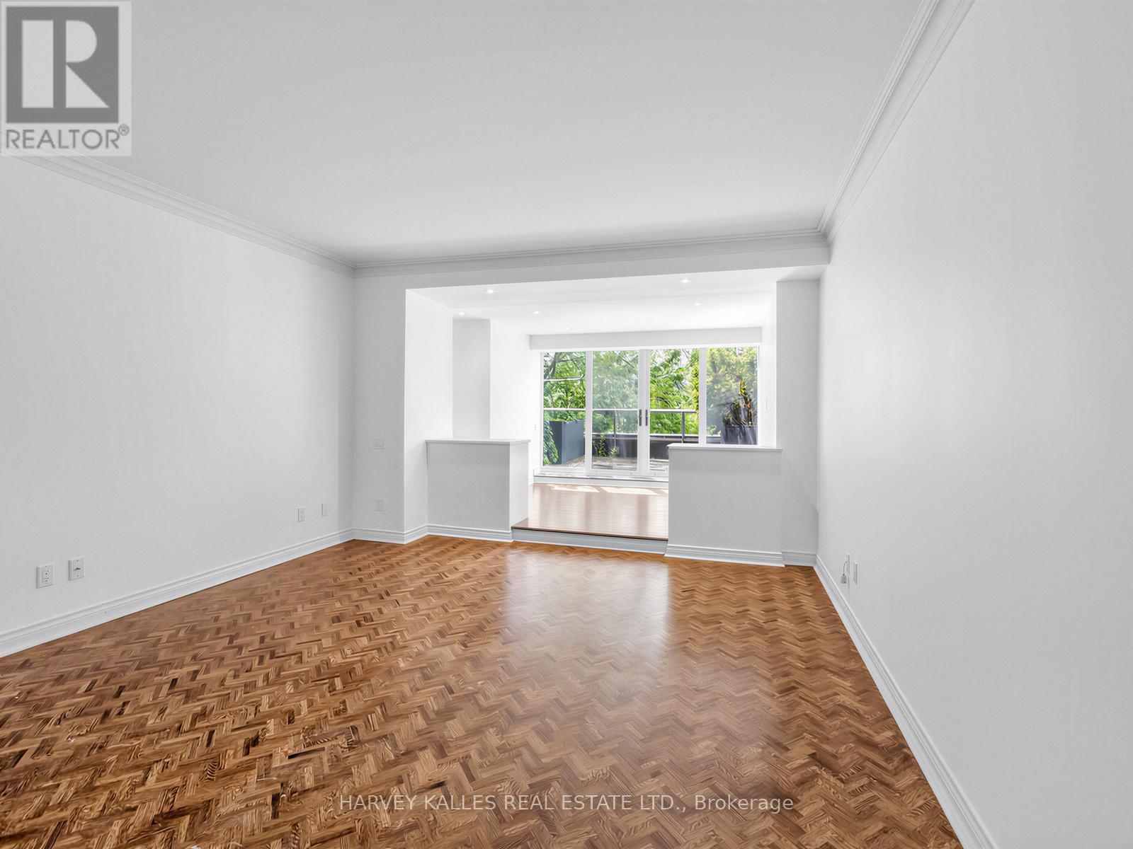 #310 4 LOWTHER AVENUE - 20