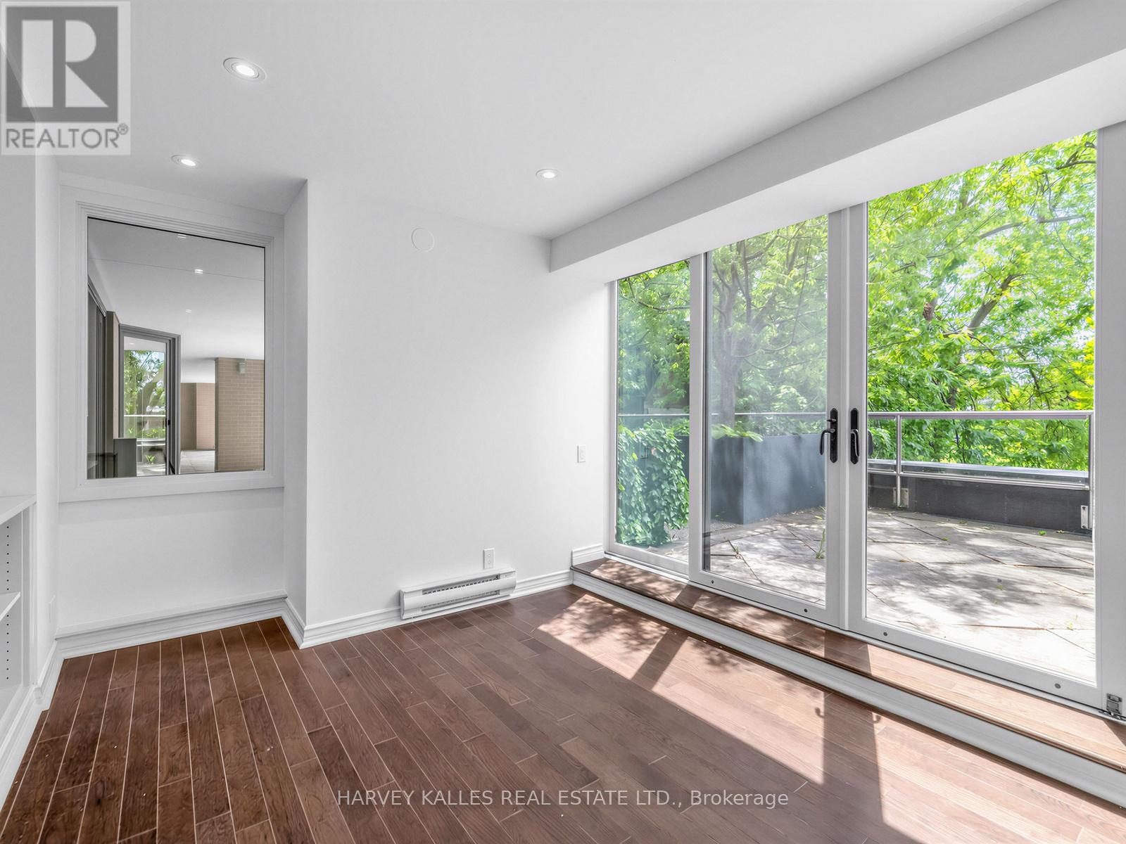 #310 4 LOWTHER AVENUE - 21