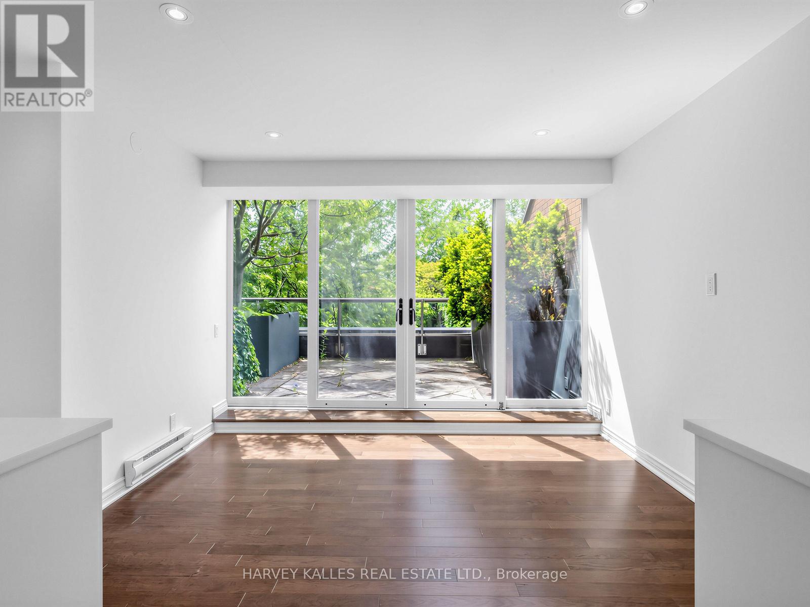 #310 4 LOWTHER AVENUE - 22
