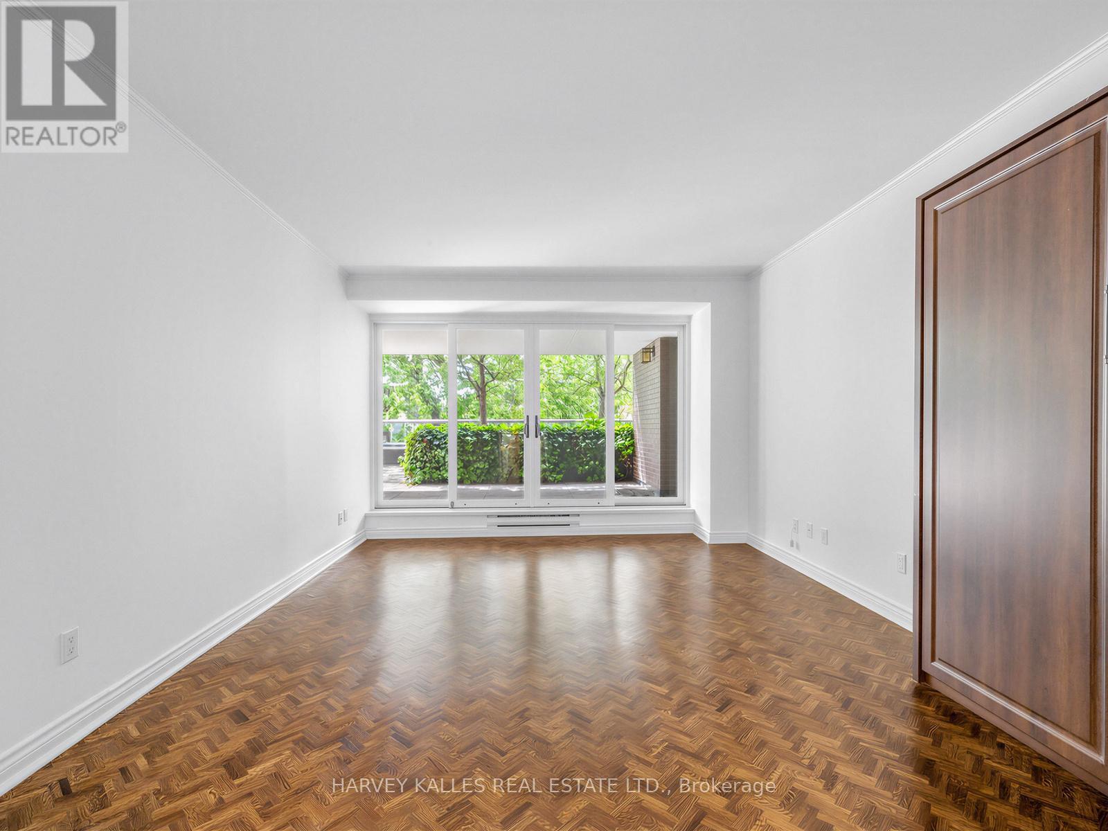 #310 4 LOWTHER AVENUE - 27