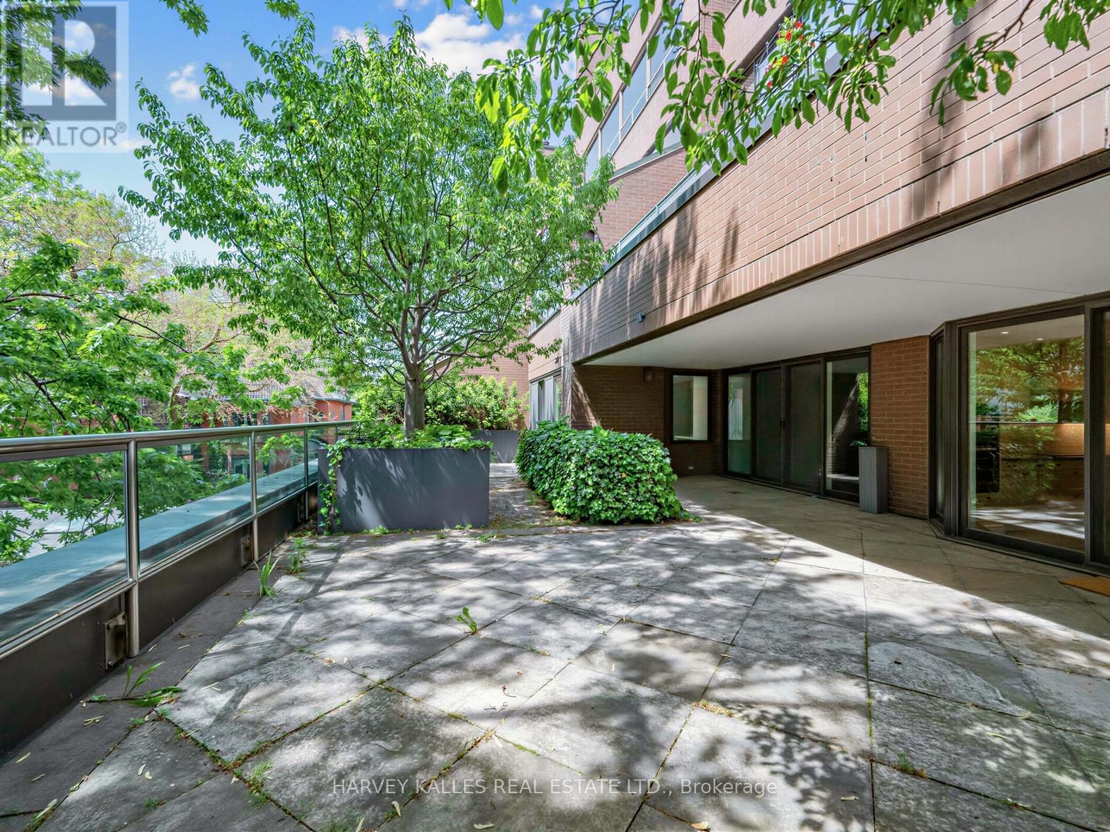 #310 4 LOWTHER AVENUE - 32