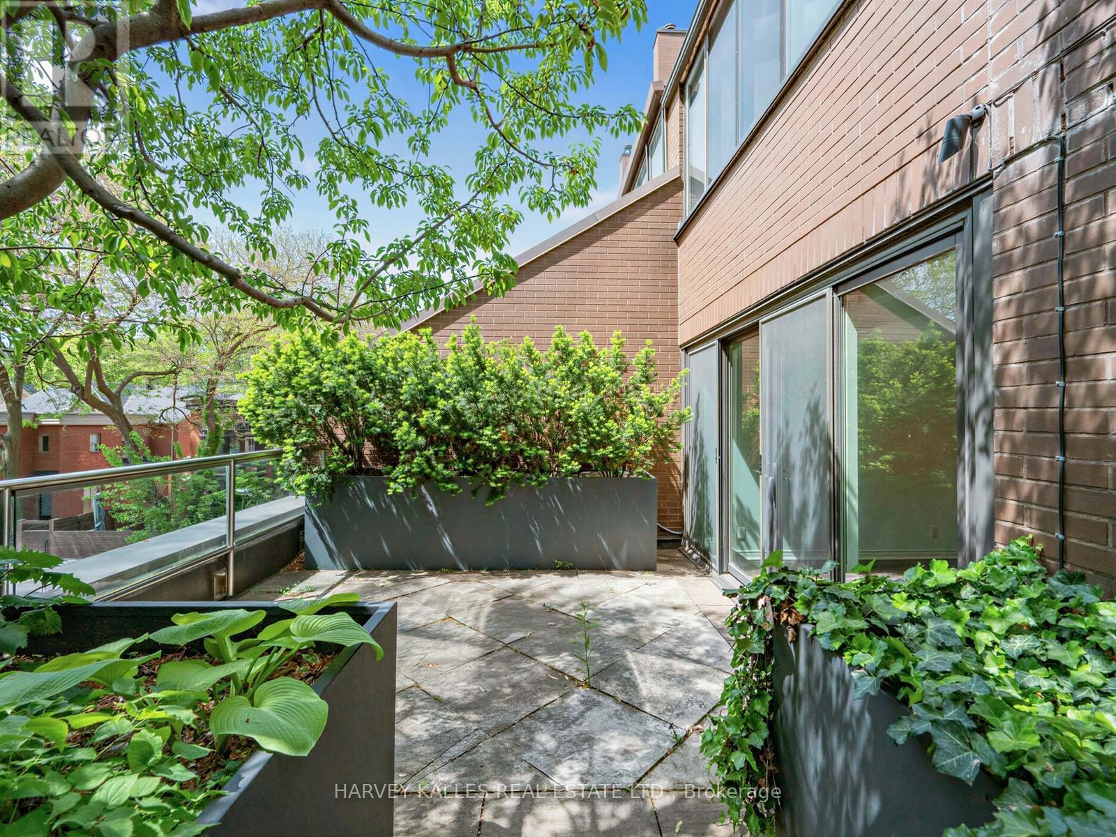 #310 4 LOWTHER AVENUE - 33