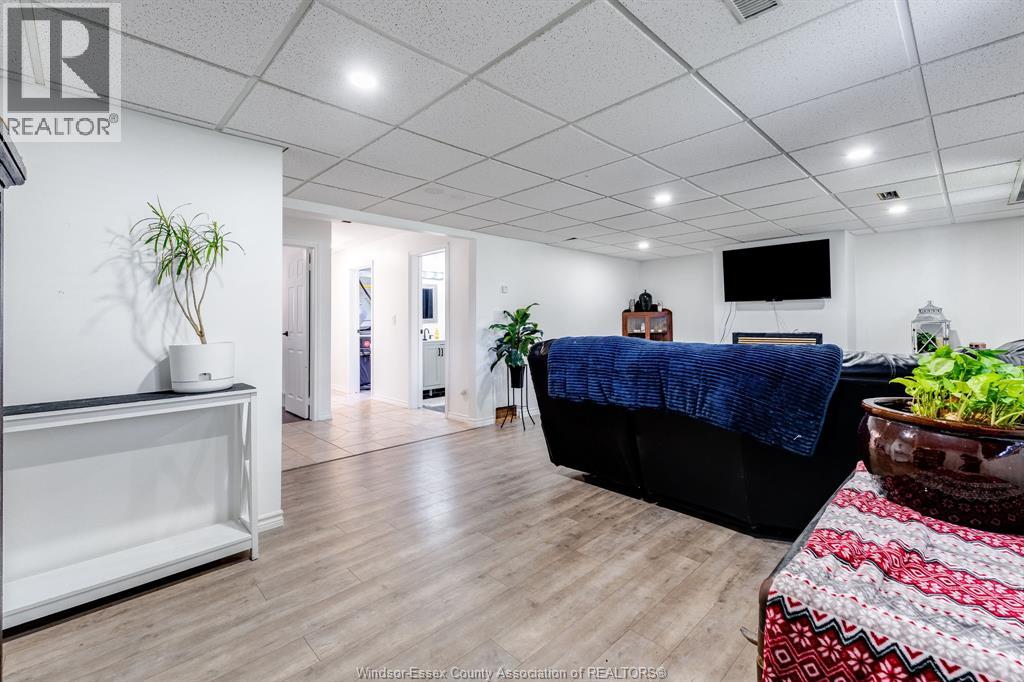 1615 ELMWOOD AVENUE - 21