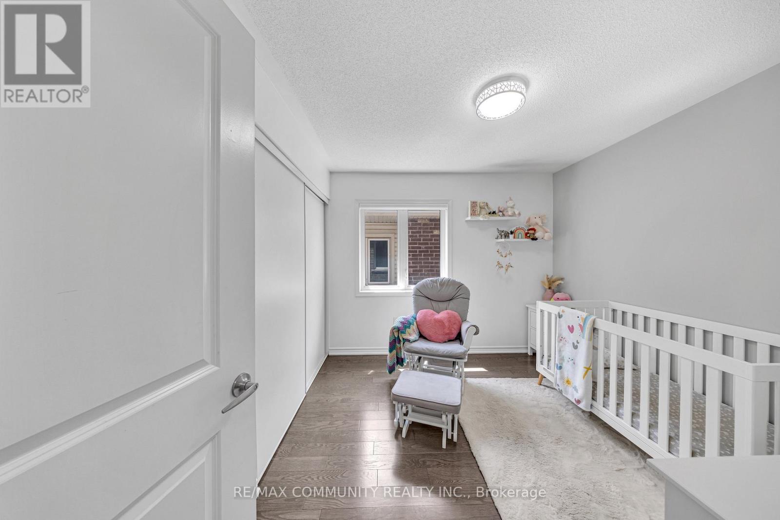 1055 FOXTAIL CRESCENT - 38