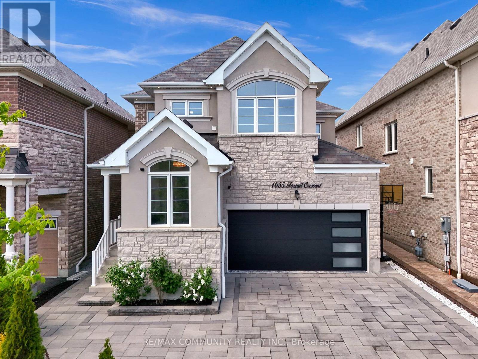 1055 FOXTAIL CRESCENT - 46