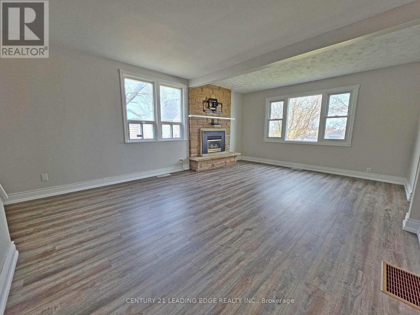 500 THE QUEENSWAY SOUTH - 14
