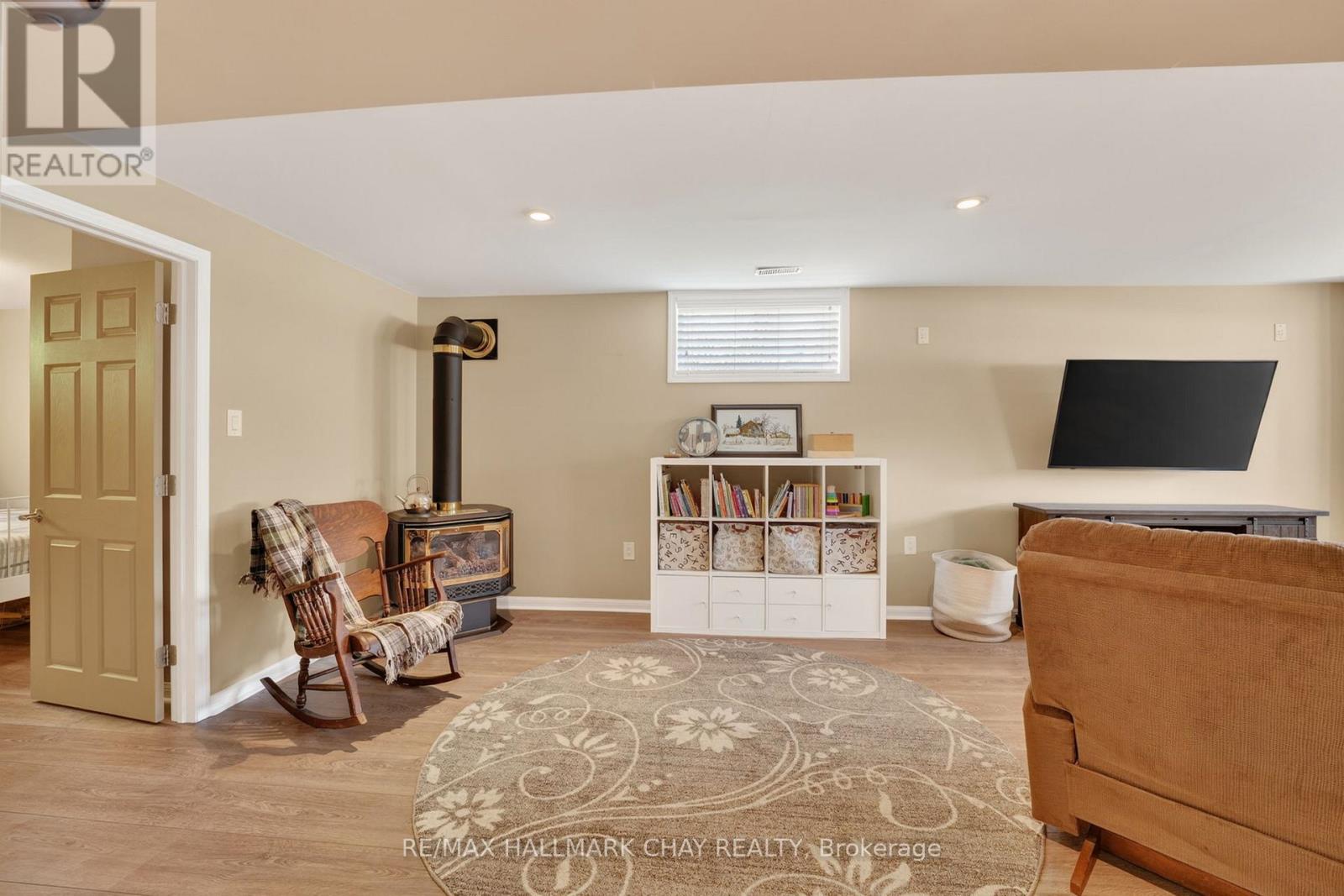 55 BURBANK CIRCLE - 28