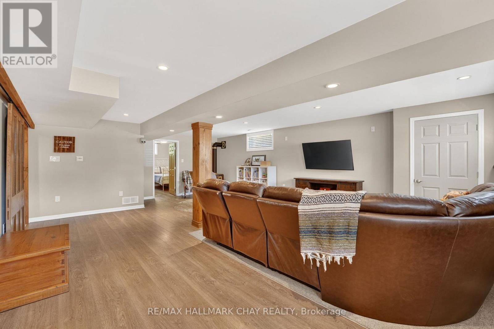 55 BURBANK CIRCLE - 32