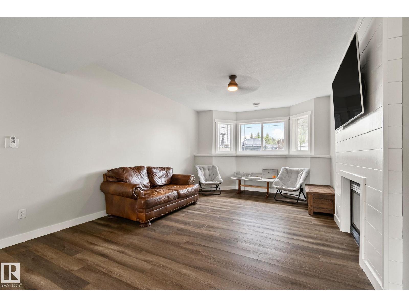 #14 53122 RGE ROAD 14 - 33