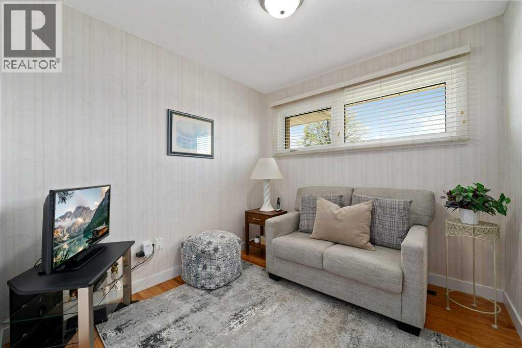 285 Colter Crescent NW - 18