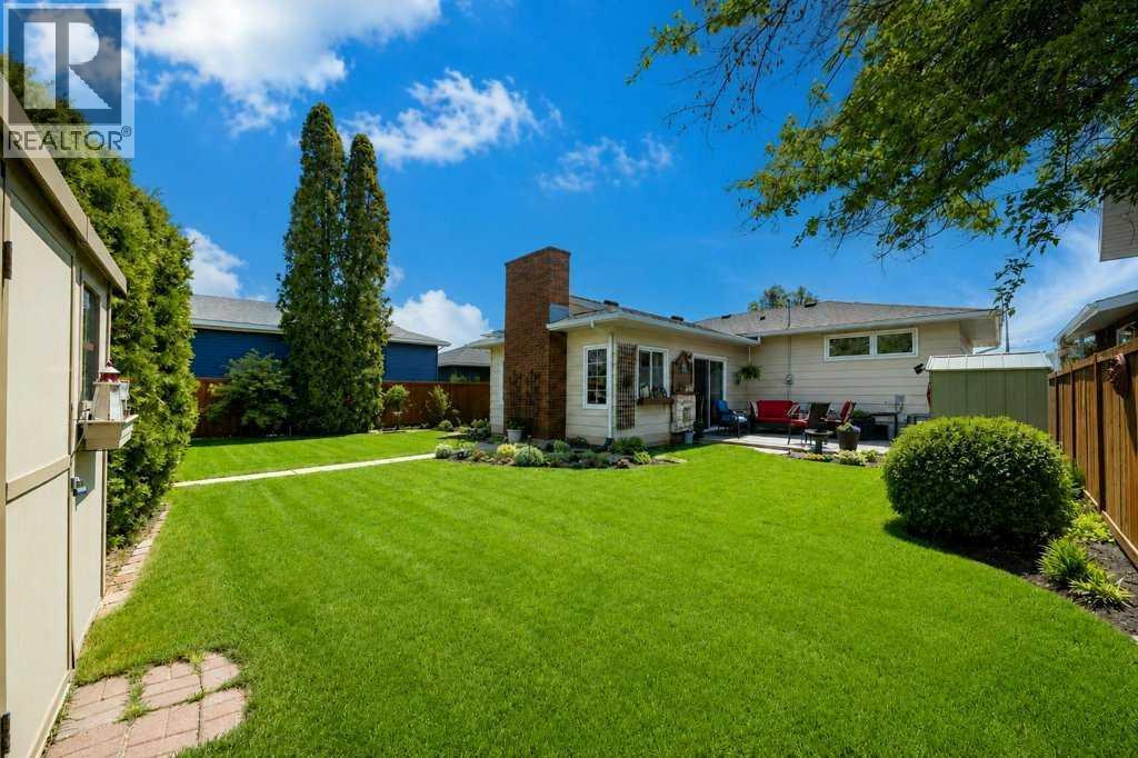 285 Colter Crescent NW - 32