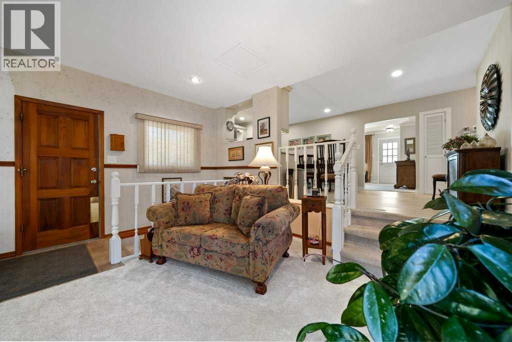 285 Colter Crescent NW - 14