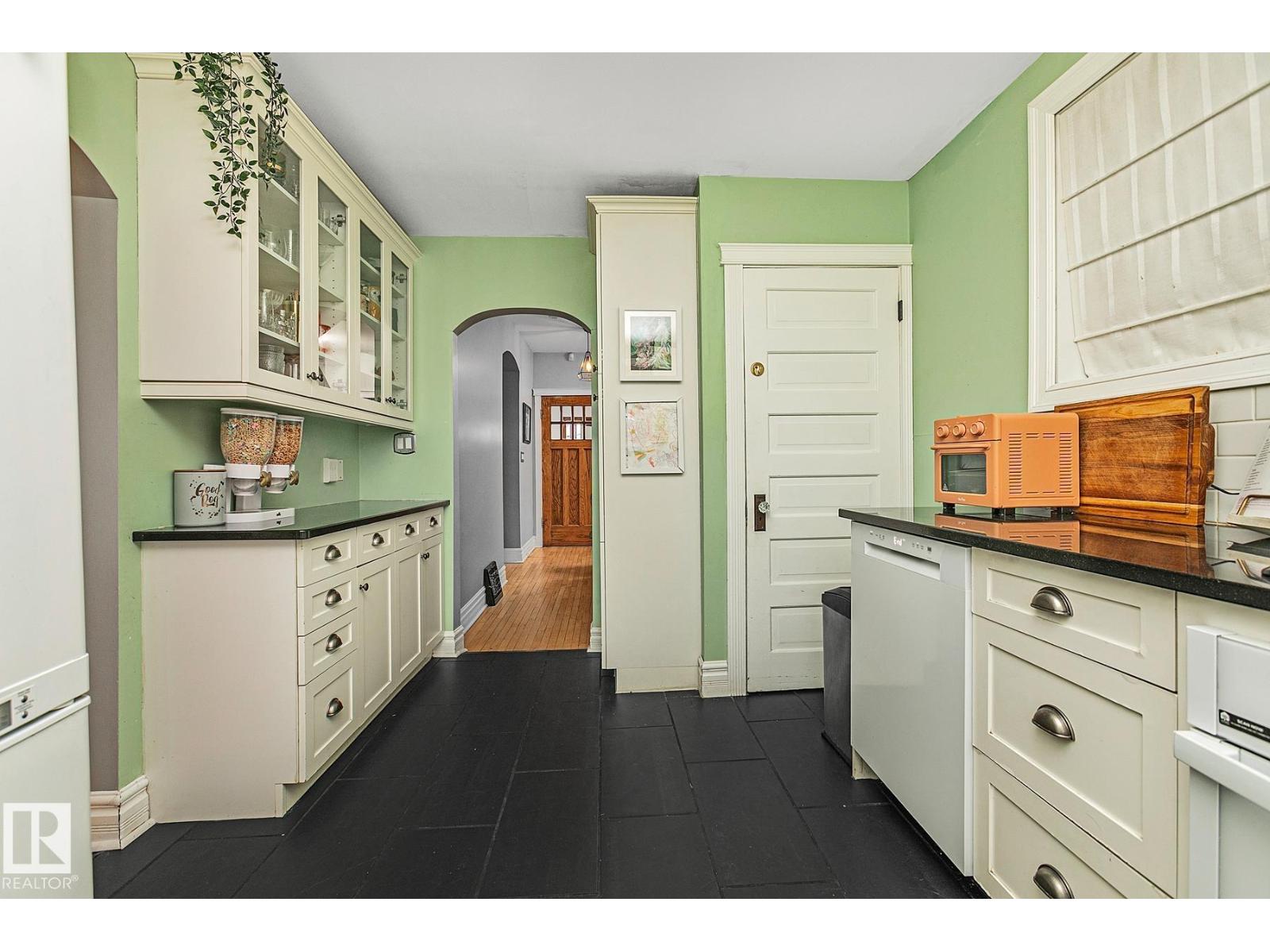 10823 125 ST NW - 18