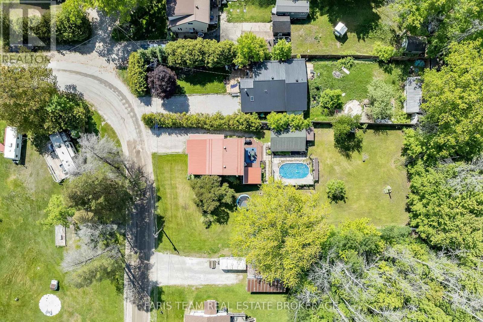 46 HEARTHSTONE DRIVE - 35