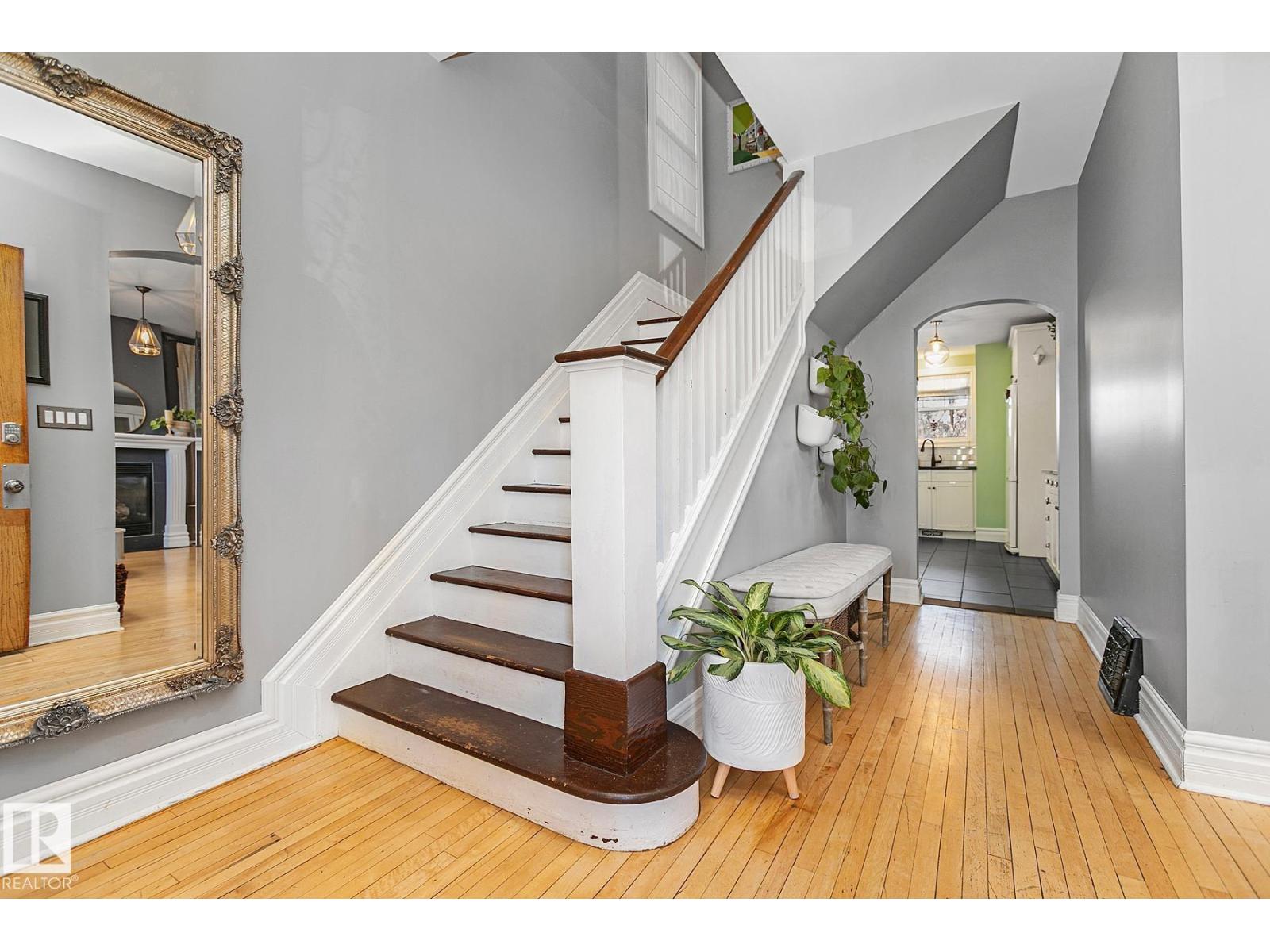 10823 125 ST NW - 4