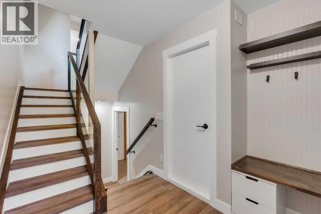 370 Brae Glen Crescent SW - 21