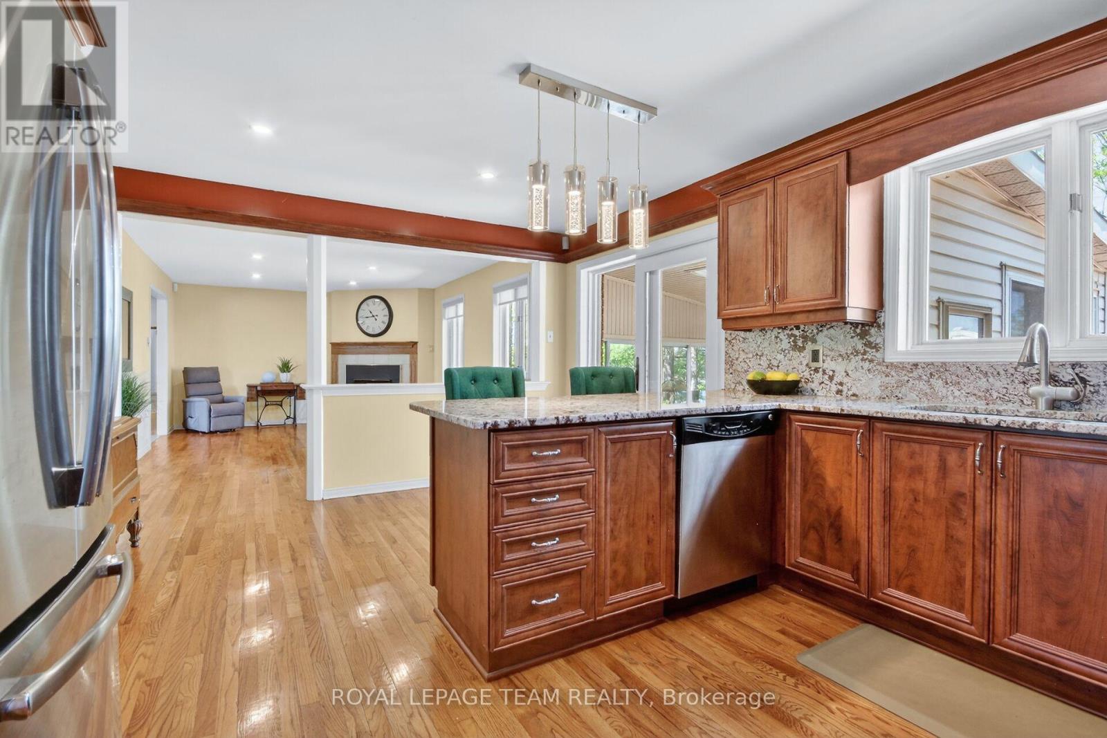 2456 GARMIL CRESCENT - 14