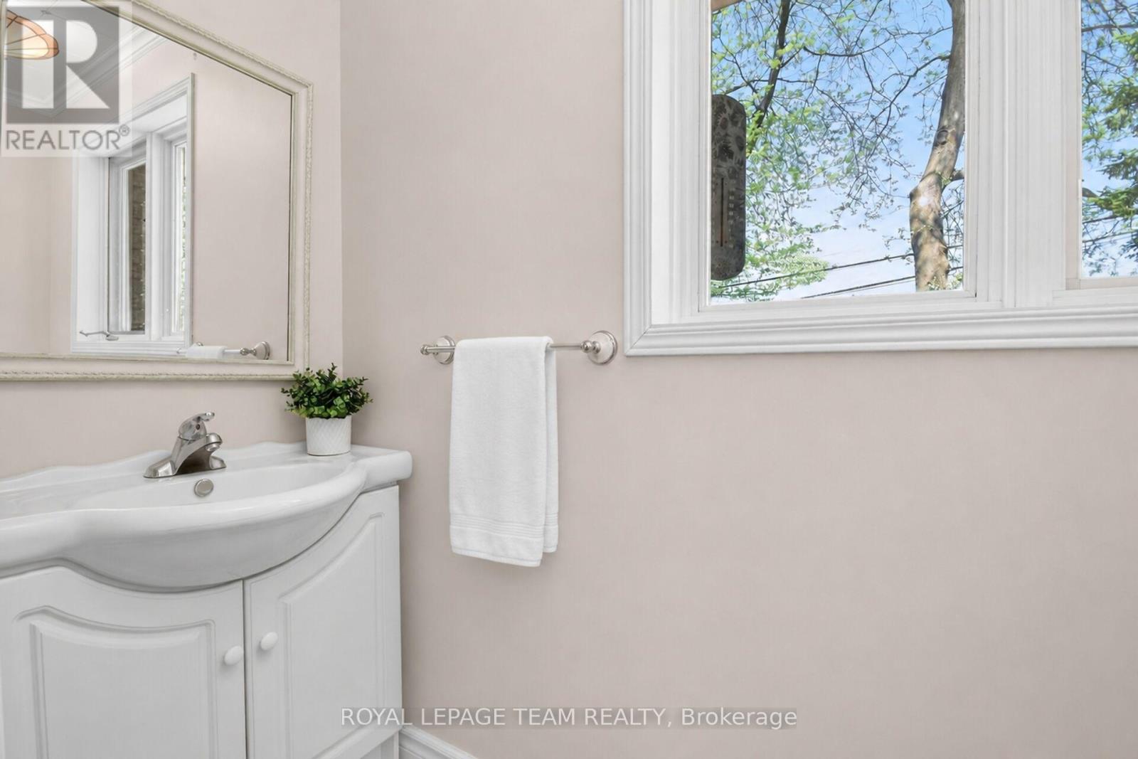 2456 GARMIL CRESCENT - 21