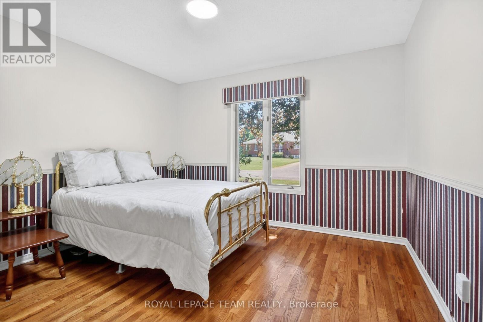 2456 GARMIL CRESCENT - 26