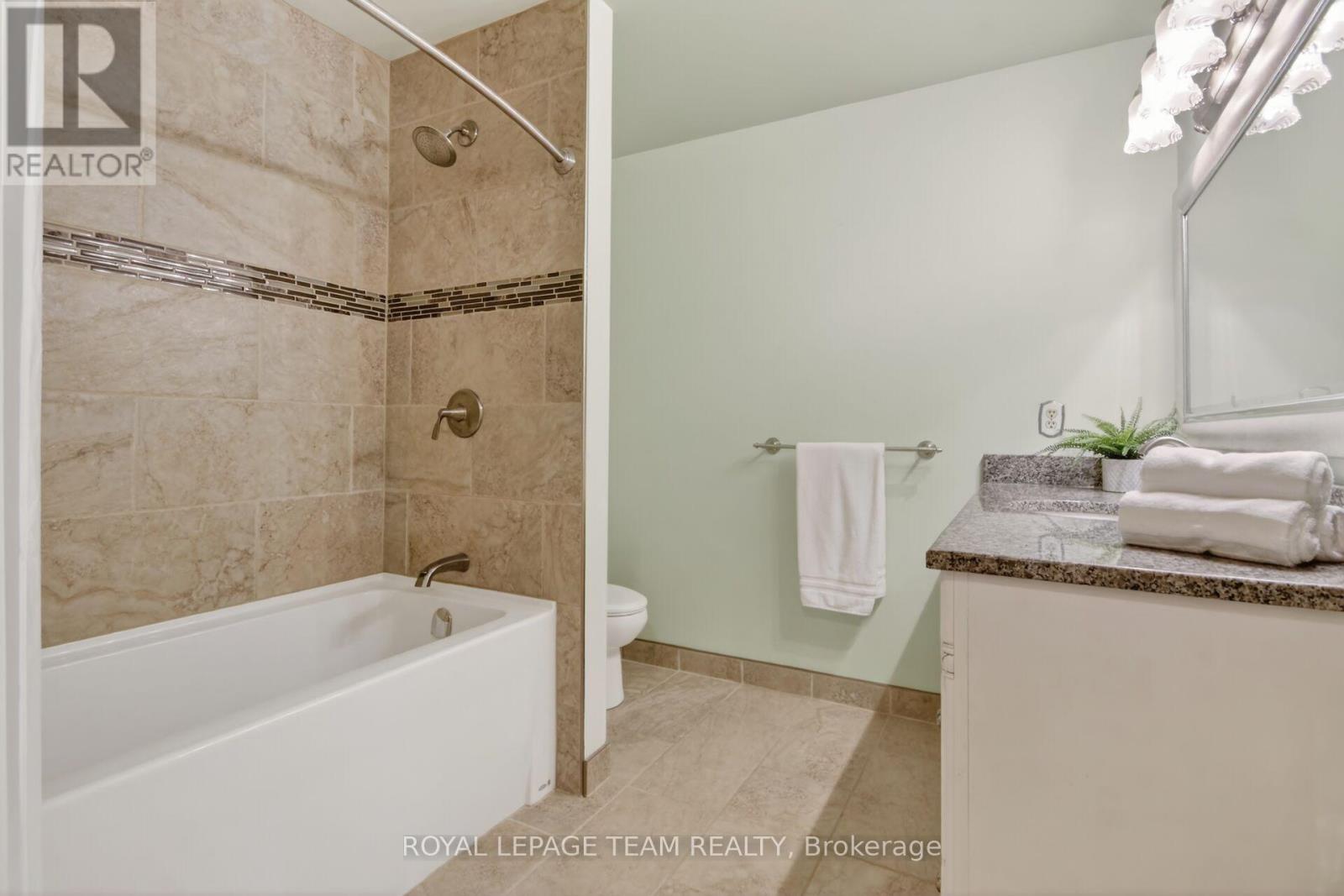 2456 GARMIL CRESCENT - 27