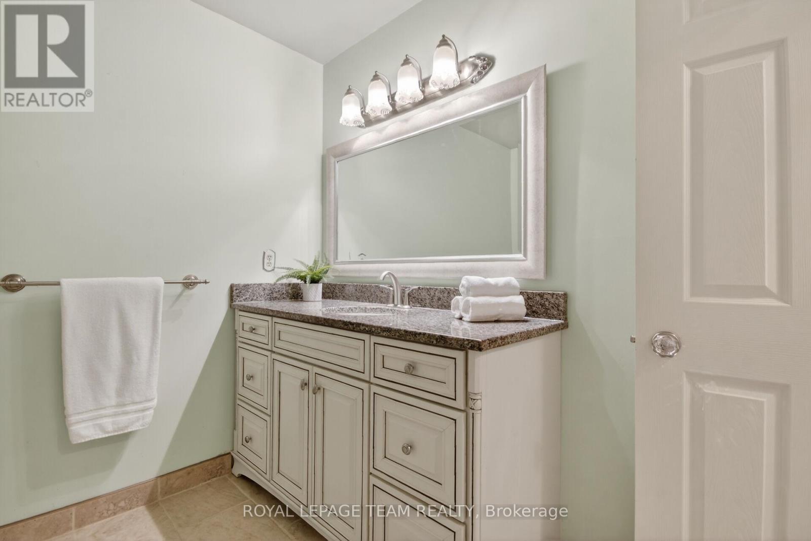 2456 GARMIL CRESCENT - 28