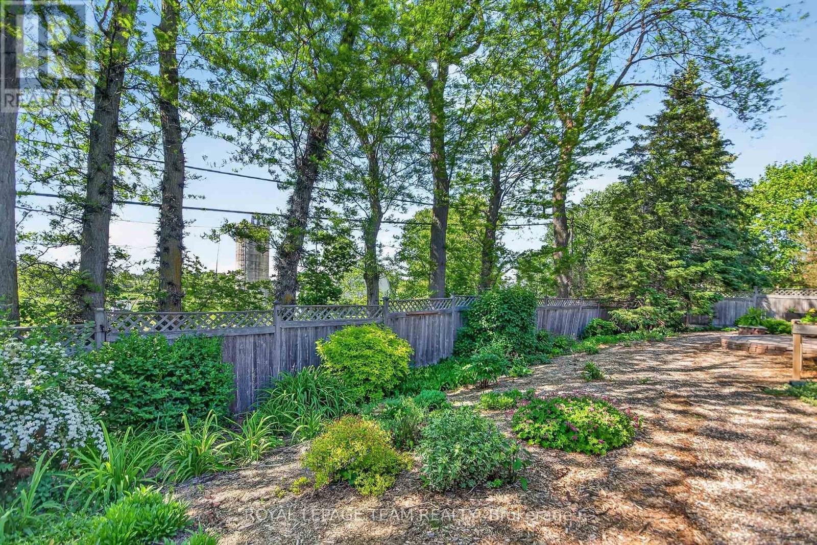 2456 GARMIL CRESCENT - 37