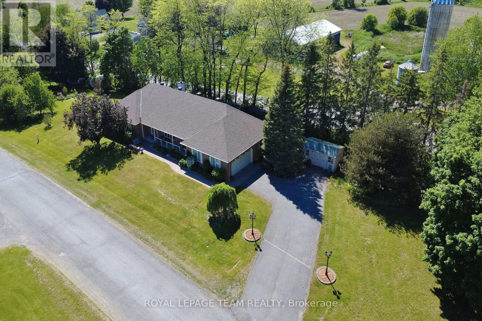 2456 GARMIL CRESCENT - 39