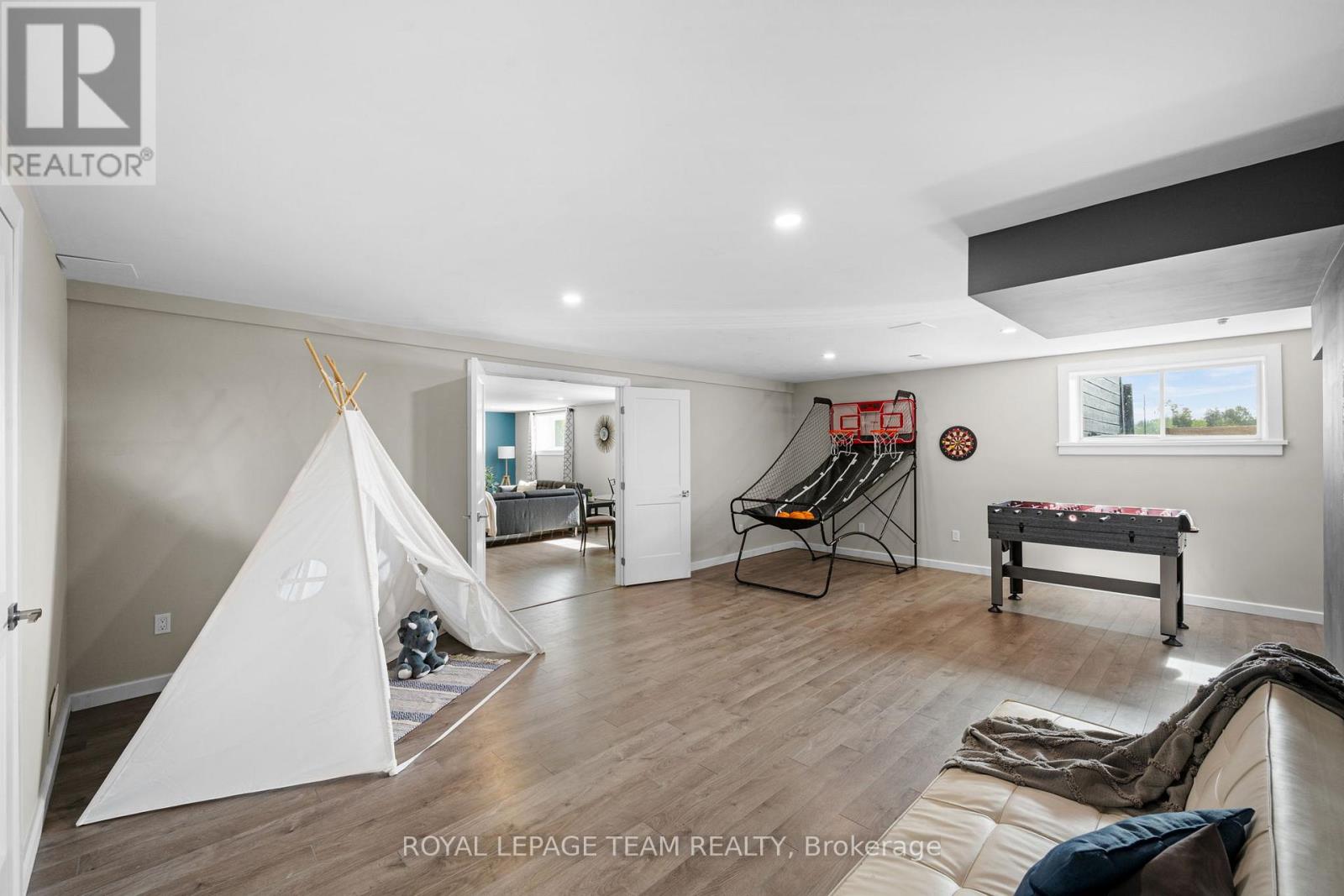 381 JOHNNY PORTER DRIVE - 33