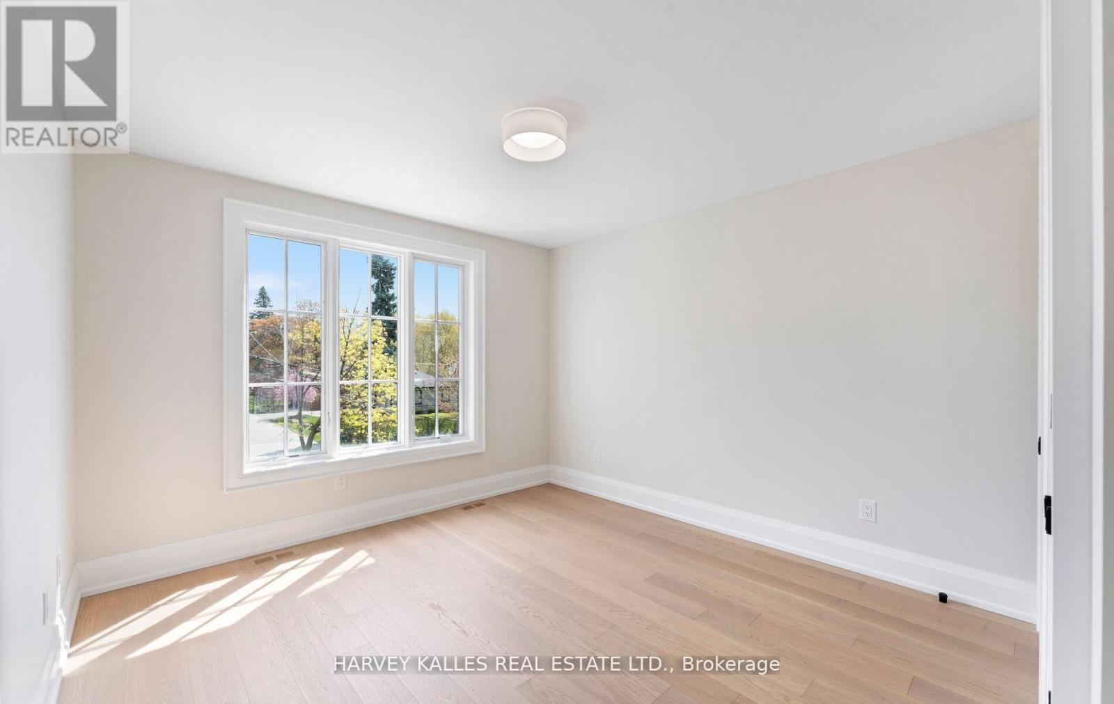 94 PRINCE EDWARD DRIVE S - 36