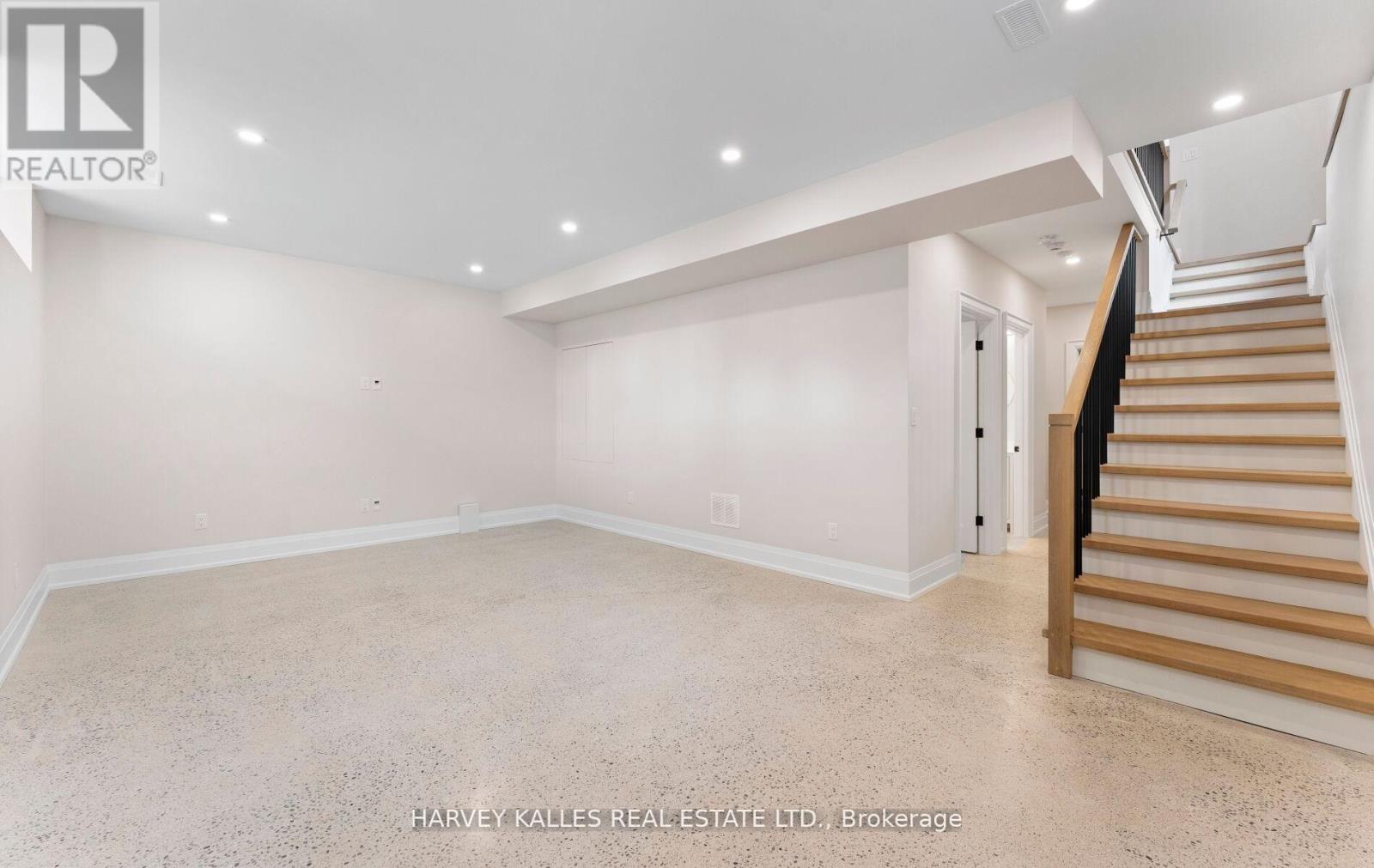 94 PRINCE EDWARD DRIVE S - 43