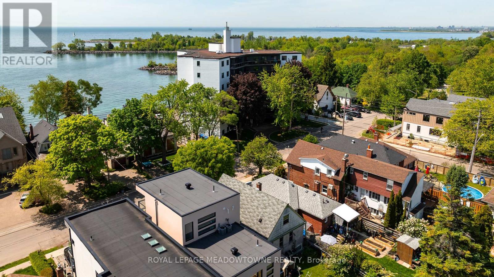 182 LAKESHORE DRIVE - 10