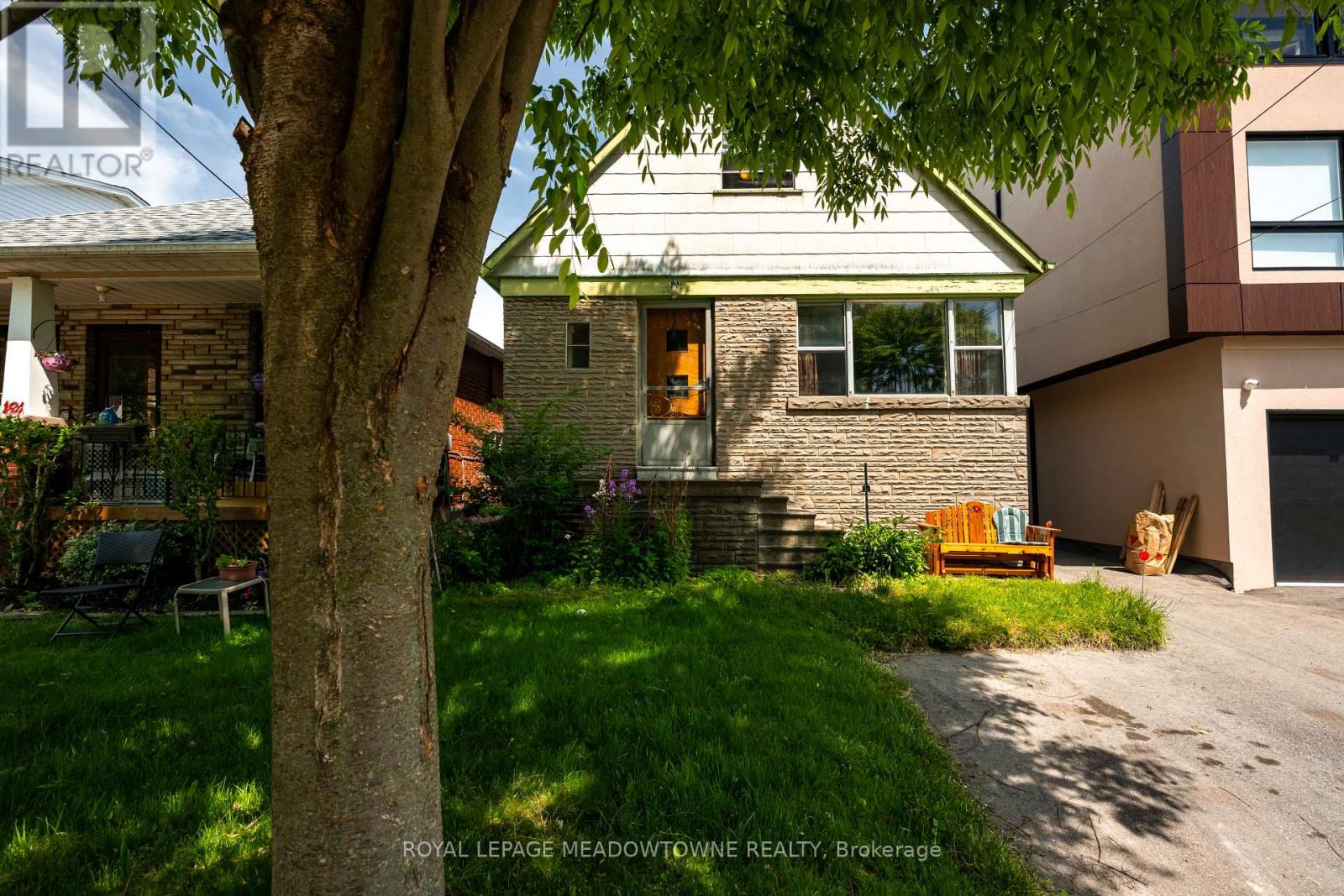 182 LAKESHORE DRIVE - 11