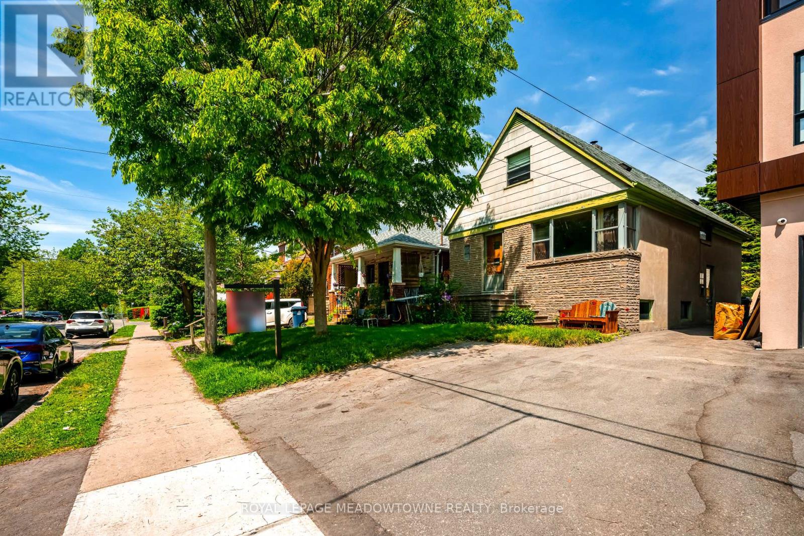 182 LAKESHORE DRIVE - 12