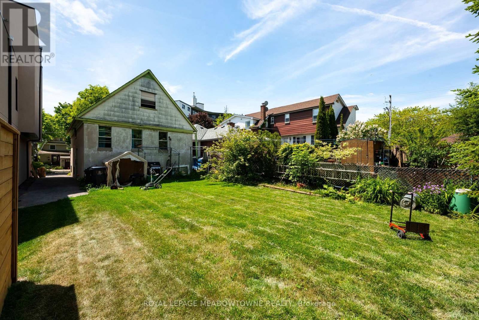 182 LAKESHORE DRIVE - 19