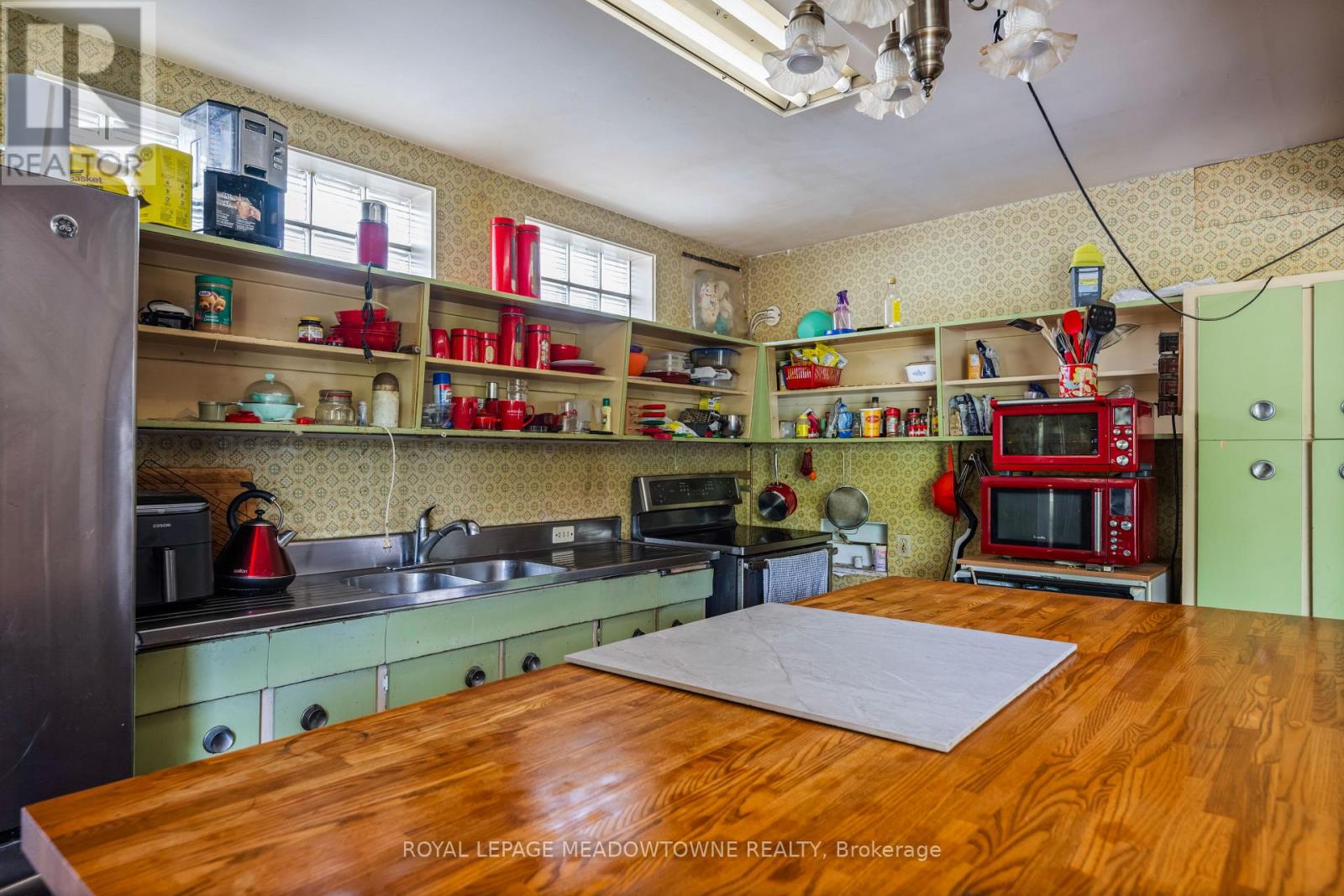182 LAKESHORE DRIVE - 22