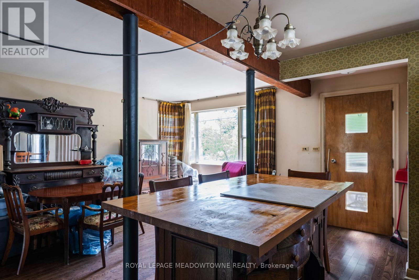 182 LAKESHORE DRIVE - 23
