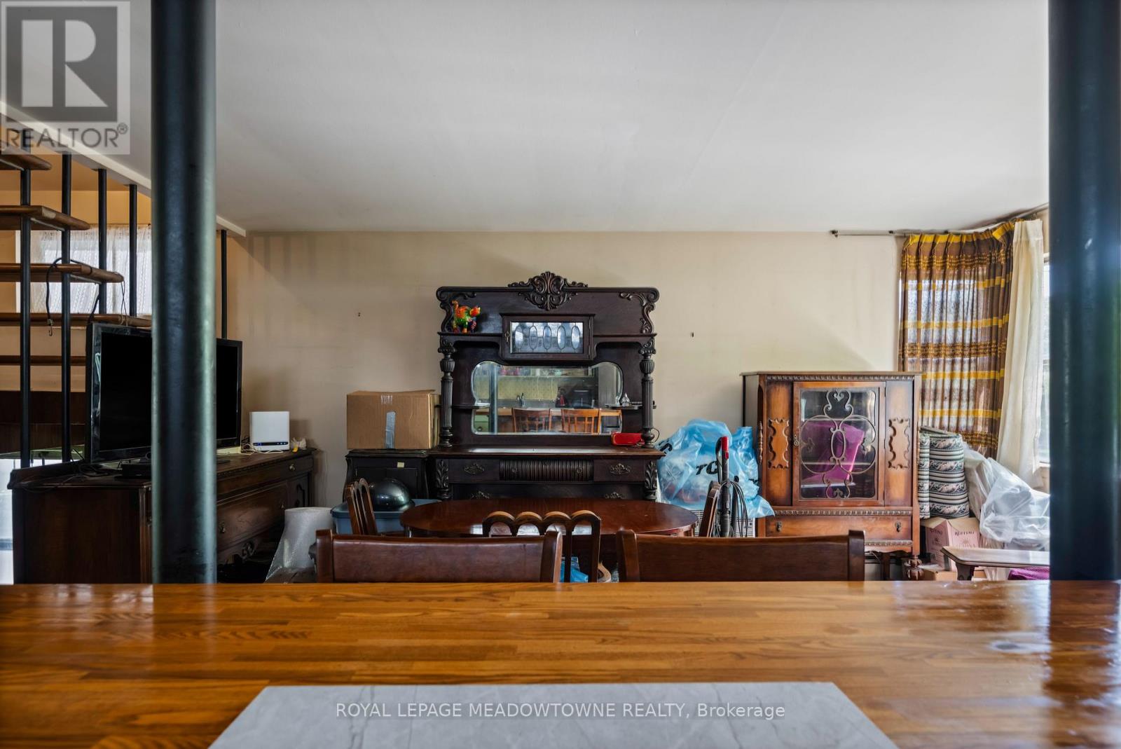182 LAKESHORE DRIVE - 24