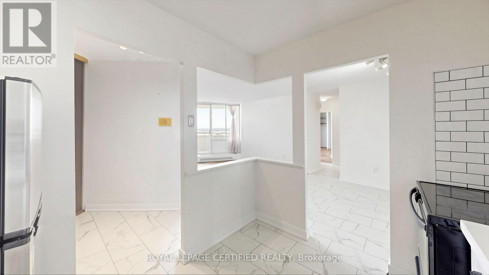#1903 330 DIXON ROAD - 14