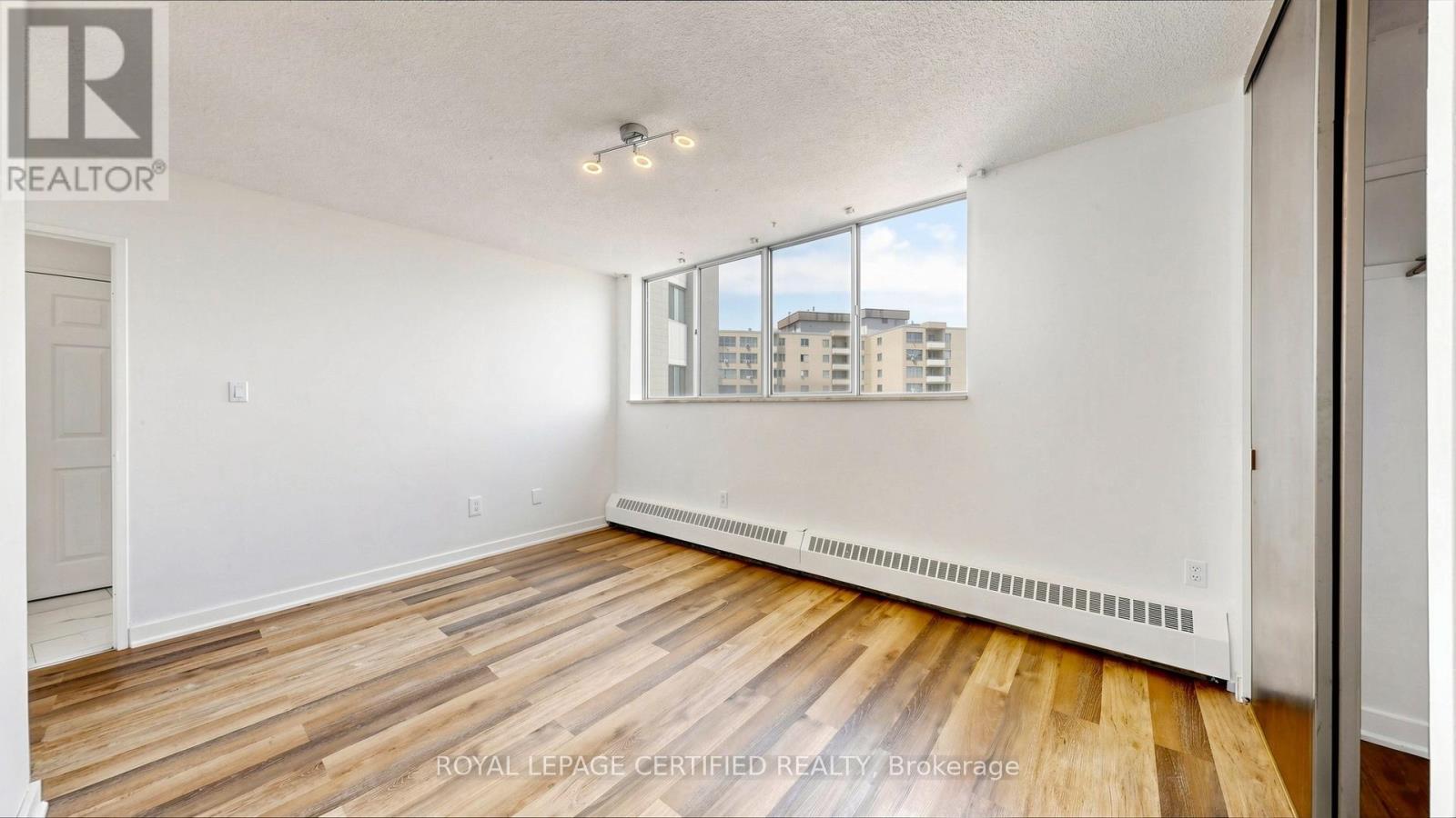 #1903 330 DIXON ROAD - 23