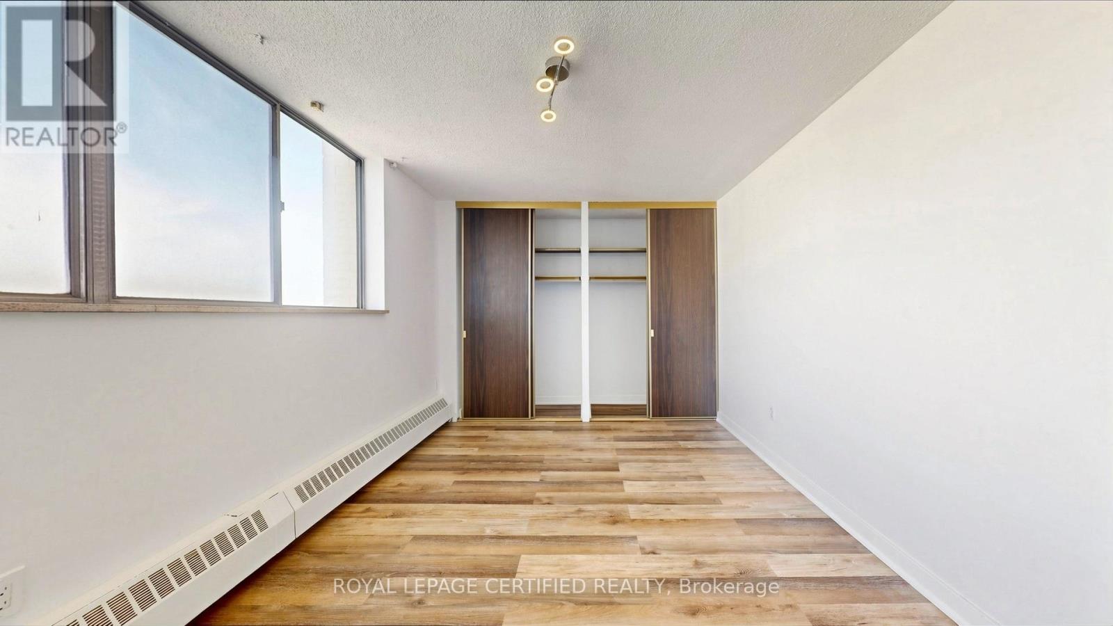 #1903 330 DIXON ROAD - 24