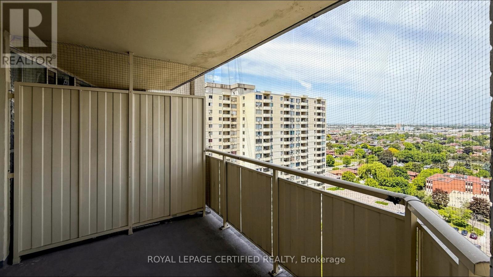 #1903 330 DIXON ROAD - 33